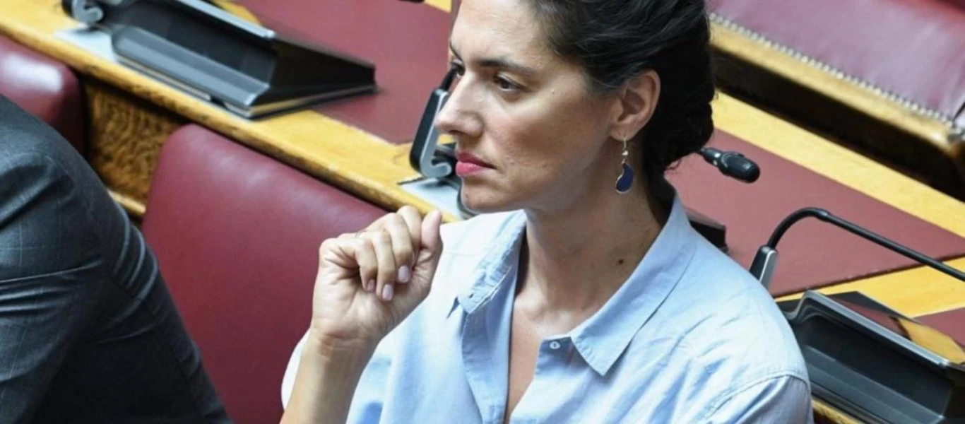 Νόνη Δούνια: Το τατουάζ στο πόδι που... «μαγνήτισε» τα βλέμματα (φώτο)